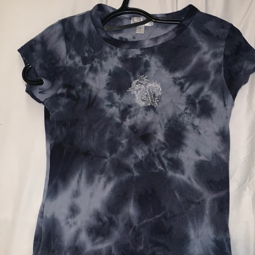 CROPPED TYE DYE DRAGON TEE